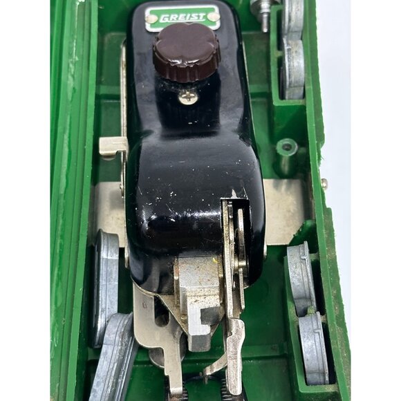 Vintage Singer Buttonholer Sewing Machine Attachment – Green Case w/ Templates - Picture 4 of 10